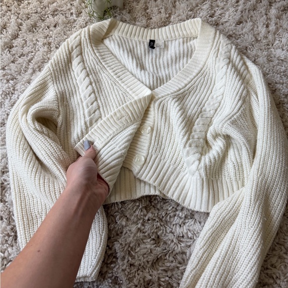 Elegant Cream V-Neck button down crop top thicknet super cute Cardigan - Picture 2 of 6